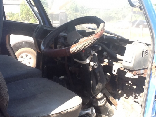 ขายครับหัวNKR สำหลับนักปัน พื้นไมผุ อุปกรณ์ ขาดฝานำ้มันเบรค แผงฟิวซ์ ชุดขาต้ังหัว+ชุดยกหัวครบ ขายที่23500