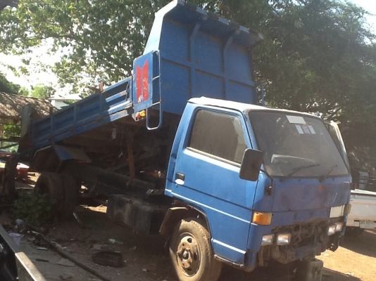 ขายครับหัวNKR สำหลับนักปัน พื้นไมผุ อุปกรณ์ ขาดฝานำ้มันเบรค แผงฟิวซ์ ชุดขาต้ังหัว+ชุดยกหัวครบ ขายที่23500