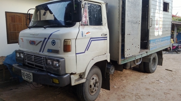 ขายรถบรรทุก หกล้อกลาง HINO เลขตัวถัง KM505  เลขเครื่องยนต์ WO4D 117 แรง เป็นตู้  สภาพดี