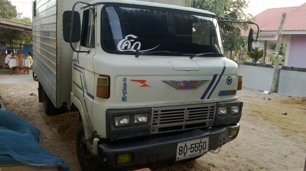 ขายรถบรรทุก หกล้อกลาง HINO เลขตัวถัง KM505  เลขเครื่องยนต์ WO4D 117 แรง เป็นตู้  สภาพดี