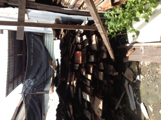 ไม้มะค่าหน้า 10-14 นิ้วเหมาเป็นลำรถเป็นไม้พื้นพร้อมรางลิ้น  ขนาดหน้าไม้ 10-14 นิ้ว ปะปนกันครับ หนา ประมาณ 1 นิ้วและนิ้วครึ่ง  ความยาวของไม้ เริ่มต้นที่ 50 - 150 ซ.ม. ความ ก ย ส ของรถคับ 146-277-100 ความยาวรวมเปิดฝาท้าย นะคับ ปูพื้นบ้านสบายๆเลยครับ