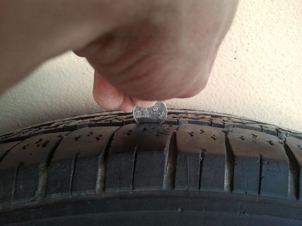 ขายยาง Michelin ดอกหนาโครงนิ่ม 245/70/16 ปี 10 = 1คู่ 800บาท