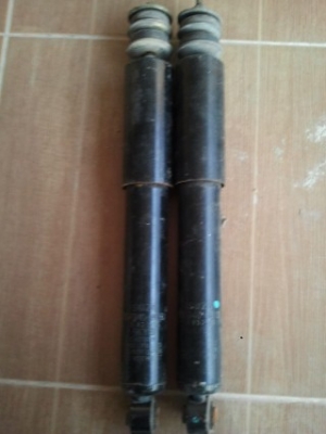 ขายโช๊คหน้าDmax HI เดิม(ทอชั่นบาร์) 1คู่ 500 ไม่รวมส่ง ยินดีส่งคิดค่าส่งตามจริง