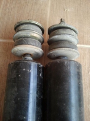 ขายโช๊คหน้าDmax HI เดิม(ทอชั่นบาร์) 1คู่ 500 ไม่รวมส่ง ยินดีส่งคิดค่าส่งตามจริง