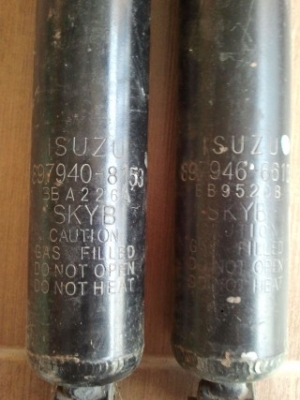 ขายโช๊คหน้าDmax HI เดิม(ทอชั่นบาร์) 1คู่ 500 ไม่รวมส่ง ยินดีส่งคิดค่าส่งตามจริง