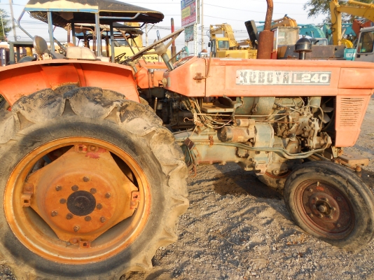 มีรถไถมือสองราคาถูกมานำเสนอ KUBOTA L240