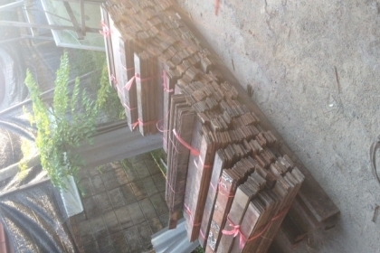 ไม้ปาเก้ไม้มะค่าสภาพไม้สวยๆครับเป็นไม้มะค่า  หน้า 4 นิ้ว  ความยาว 1-2  เมตร ขายเป็นตารางเมตรครับ