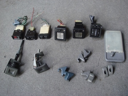 ขายตัวดึงฝาน้ำมันและฝากระโปงและสวิทช์ในคอลโซลตัวล็อกบังแดดไฟและในเก๋งของเซิฟไมตี้