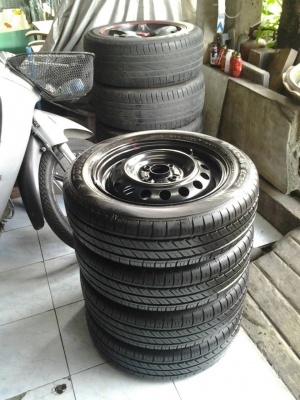 ขายกะทะป้ายแดงพร้อมยาง DUNLOP 165/65/14 ปลายปี12 ชุดละ 3,200 บาท