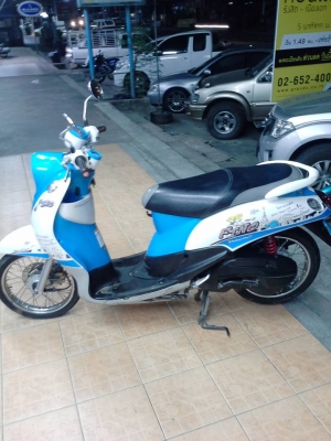 ขายถูก Yamaha Fino สีฟ้า ขาว ลายปารีส ปี 2555 รถเดิมๆ พร้อมใช้