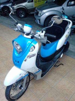 ขายถูก Yamaha Fino สีฟ้า ขาว ลายปารีส ปี 2555 รถเดิมๆ พร้อมใช้
