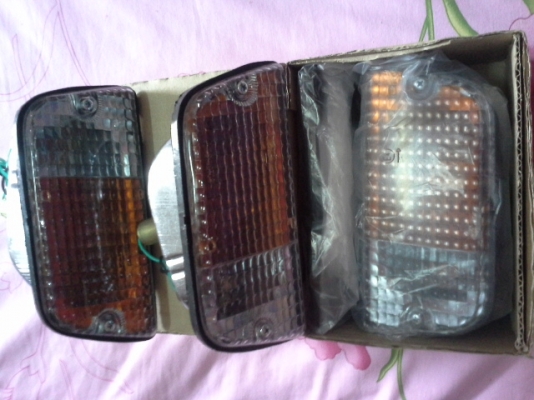 ขายไฟหรี่ ดัสสัน620ราคาถูกๆมี2คู่คร้าบของใหม่580-รวมส่งแล้วคร้าบ