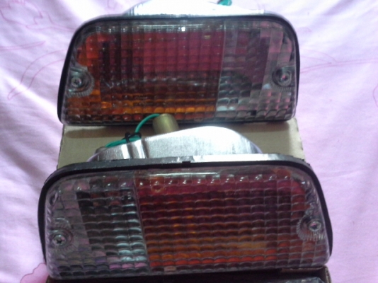 ขายไฟหรี่ ดัสสัน620ราคาถูกๆมี2คู่คร้าบของใหม่580-รวมส่งแล้วคร้าบ