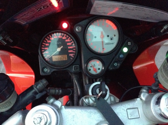 ลดกะหน่ำตามคำเรียกร้อง 169,000ขาย(แลก-เทิร์น)VTR1000F ปี2000 สเป็คเมกา ไมค์290ไม่ตัดรอบ(ทะเบียนแท้้-จัดไฟแนนได้ครับ) เครื่องฟิตๆพร้อมออกทริปหนาวนี้