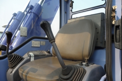 PC128us-1-1845 รถจอด(CSนวนคร)แล้วครับ