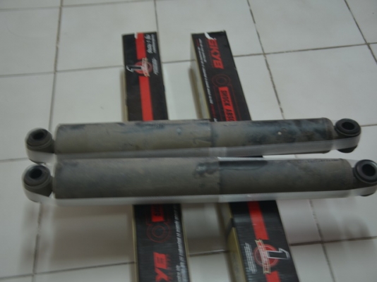 ขายโช๊คหลัง Dmax สภาพดีไม่รั่ว