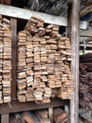 ไม้สักเก่าหน้า 1*3และ1*4+ตัวงอเหมือนงูไม้สักหน้า 4 นิ้ว หนา1.5 นิ้ว