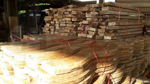 ไม้สักเก่าหน้า 1*3และ1*4+ตัวงอเหมือนงูไม้สักหน้า 4 นิ้ว หนา1.5 นิ้ว