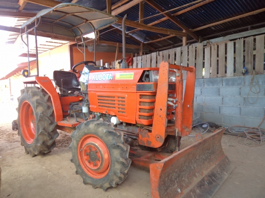 ขาย165000บาท รถไถคูโบต้าสภาพดี27แรง2เพลา มีดันหน้า ผาน5 คราน