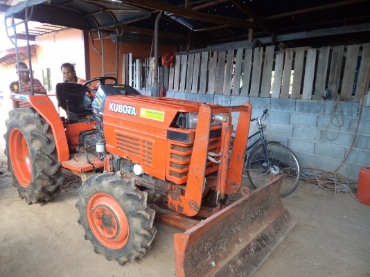 ขาย165000บาท รถไถคูโบต้าสภาพดี27แรง2เพลา มีดันหน้า ผาน5 คราน