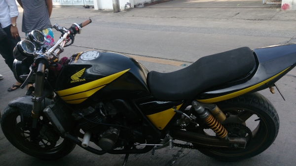 CB 400 แรงๆ เต็มๆ