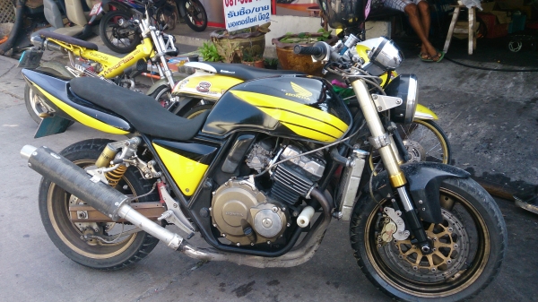 CB 400 แรงๆ เต็มๆ