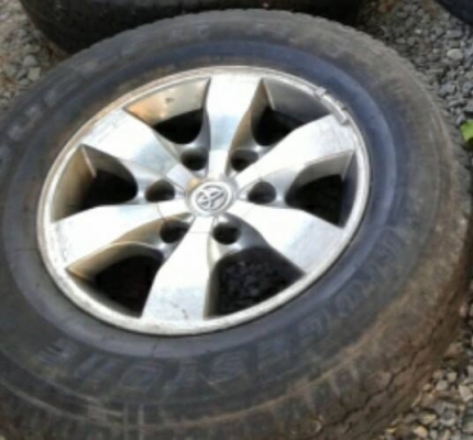 ขายล้อ  วีโก้ ขอบ 16 พร้อมยาง คับ ขายกันถูก  มีดุ้ง ล้อ 1 คับ3500