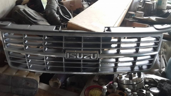 ขายกระจังหน้าของแท้  DMAX ปี  2007 ขาย  500