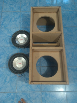 ขายตู้ลำโพงท้ายรถเก๋งพร้อมดอก10นิ้ว ลดเหลือ2500