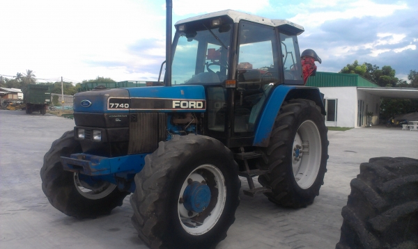 ฟอร์ด 7740 เกียร์ธรรมดา 12x12 ไม่มีเต่ากระต่าย ไม่ใช้กล่องคอม ดูแลรักษาง่าย