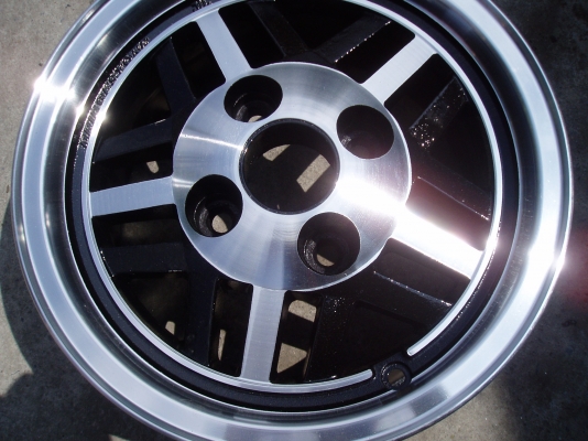 ขายล้อแม็กขอบ13 ขับหลัง4วง4รู114ราคา4000บาท ขายล้อแม็กขอบ13 ขับหลัง4วง4รู114ราคา4000บาท