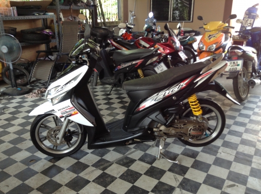 ขาย!!!ฮอนด้าคลิ๊ก ล้อแม็ก ปี49 รถเครื่องดีคับ มีเล่มทะเบียนครบ ภาษีไม่หมด