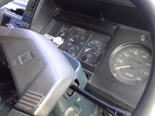 ขายรถบรรทุกสิบล้อดั๊มพ์ Isuzu นางฟ้าแท้ๆ เครื่อง 195 แรง  เครื่องเดิม เกียร์เดิม ปี 38 ยางเต็ม ดั๊มพ์เหล็ก ทะเบียนพร้อม