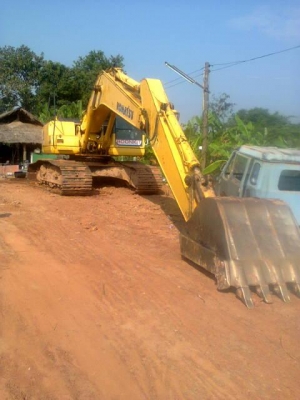 ขาย KOMATSU PC200 รุ่น7คับรถสวยมากๆ เอกสารเล่มทะเบียน