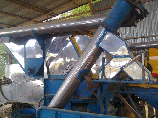 ขายรถเกี่ยวข้าวอุ้ม ปรับระดับ เครื่อง มิตซู 6D17 เทอร์โบ ปั้มไดกิ้น เบอร์22แฝด ตัวเดิน12HT เครื่องดีไม่มีเยิ้ม ไม่มีไอ ราคาต่อรองได้ 086-2465-934