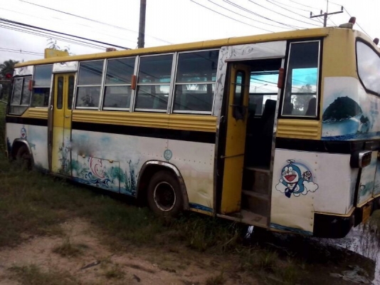 รถฮีโน่ 6 ล้อ KN540  130 แรงม้า.  ( รถเมล์ )  สนใจติดต่อ 081 - 6079515