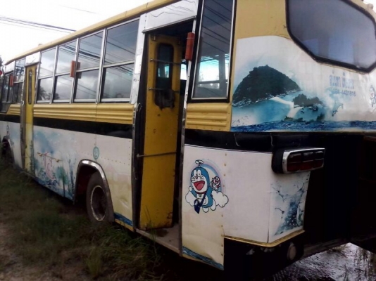 รถฮีโน่ 6 ล้อ KN540  130 แรงม้า.  ( รถเมล์ )  สนใจติดต่อ 081 - 6079515