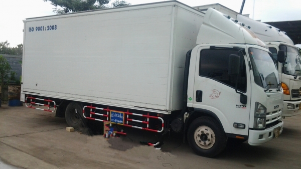 ขายด่วนรถอีซูซุ 6ล้อ NPR 130แรงม้า CNG (โรงงาน)5ม.ปี2009ตู้แห้ง3บาน