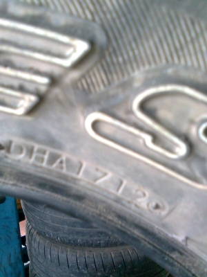 ขายยาง A/Tปี12 235-70-15 ปี12ยางสดดอกเยอะไม่ได้ล้าง