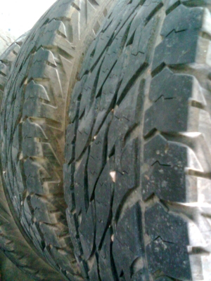 ขายยาง A/Tปี12 235-70-15 ปี12ยางสดดอกเยอะไม่ได้ล้าง