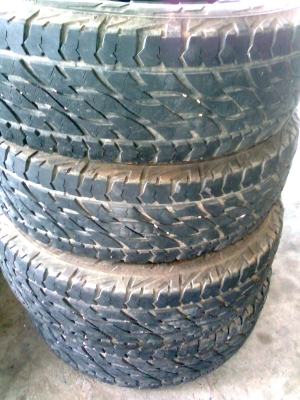 ขายยาง A/Tปี12 235-70-15 ปี12ยางสดดอกเยอะไม่ได้ล้าง