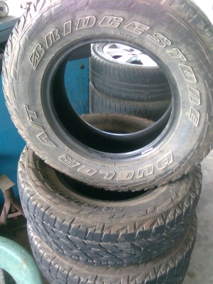 ขายยาง A/Tปี12 235-70-15 ปี12ยางสดดอกเยอะไม่ได้ล้าง