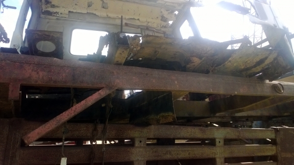 พื้นเรียบรถ10ล้อ ยาวประมาณ 6 ม.สภาพดี