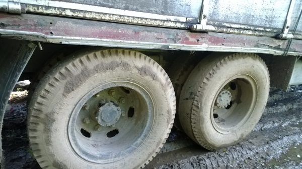 10ล้อเพลาเดียวISUZU 165 แรง 6BD1สภาพยังดี หัวเดิมบาง เครื่องนิ่มมาก ..