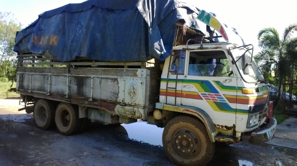 10ล้อเพลาเดียวISUZU 165 แรง 6BD1สภาพยังดี หัวเดิมบาง เครื่องนิ่มมาก ..