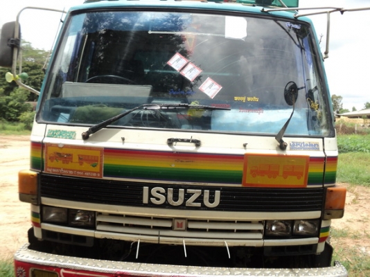 ขายดาวน์ ISUZU หัวลาก 320 แรงเทอร์โบด่วนครับ ไม่มีคนขับ
