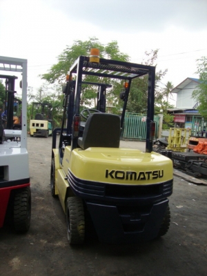 ++++ ขายด่วน !!! รถโฟล์คลิฟท์ KOMATSU  FD25-11  (รถสภาพดี  พร้อมใช้)  เครื่องยนต์ดีเซล  เกียร์ธรรมดา  เสา 3 เมตร  งา 1,070  มม.  ******* สนใจเข้ามาลองรถก่อน  ราคาคุยกันได้ครับ ********