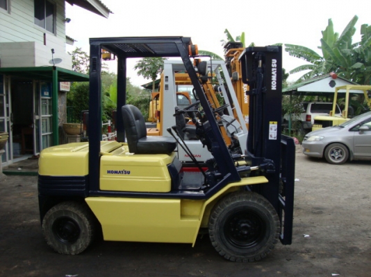 ++++ ขายด่วน !!! รถโฟล์คลิฟท์ KOMATSU  FD25-11  (รถสภาพดี  พร้อมใช้)  เครื่องยนต์ดีเซล  เกียร์ธรรมดา  เสา 3 เมตร  งา 1,070  มม.  ******* สนใจเข้ามาลองรถก่อน  ราคาคุยกันได้ครับ ********