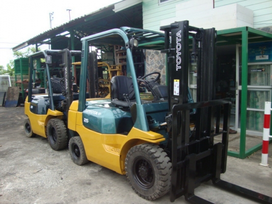 +++++ ขายด่วน !!! รถโฟล์คลิฟท์  TOYOTA  7FD25  (สภาพดี  พร้อมใช้)  เครื่องยนต์ดีเวล  เกียร์ธรรมดา  เสา 4 ม.  ล้อหน้าคู่   ***** สนใจ ราคาคุยกันได้ครับ ******