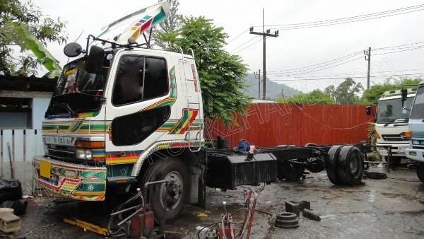 รถบรรทุก 6 ล้อ หัว+แซซซี  ยี่ห้อ MITSUBISHI รุ่น FN215K